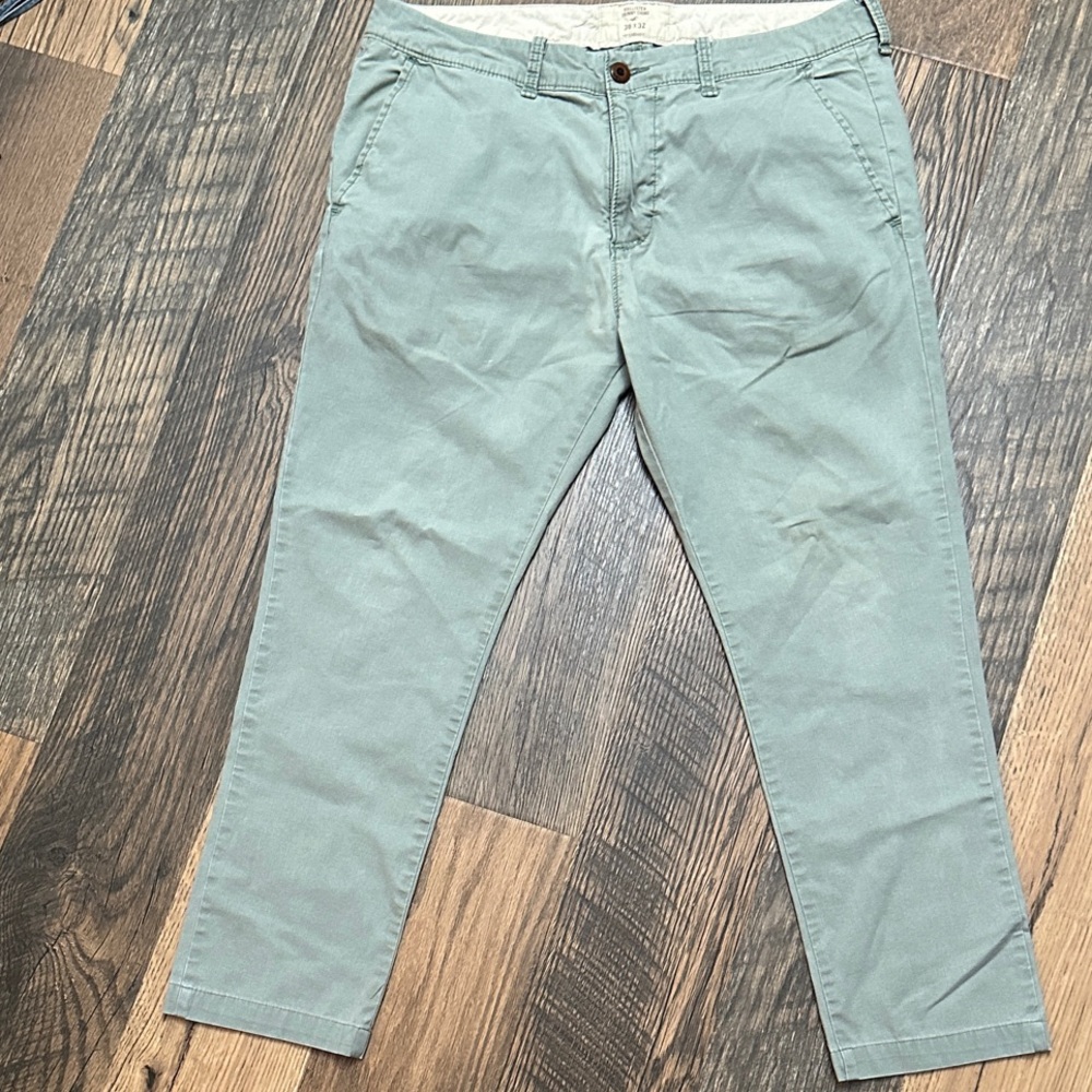 Hollister Men's Chinos in Light Green